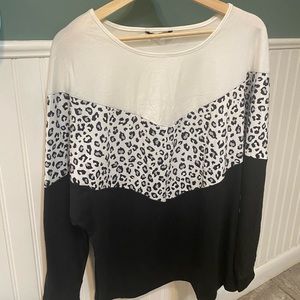 Shein women’s Chevron Panel Leopard Batswing sleeve tee